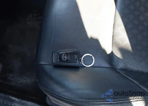 2020 Toyota C-Hr Limited from USA, damaged, VIN JTNKHMBX0L1070367